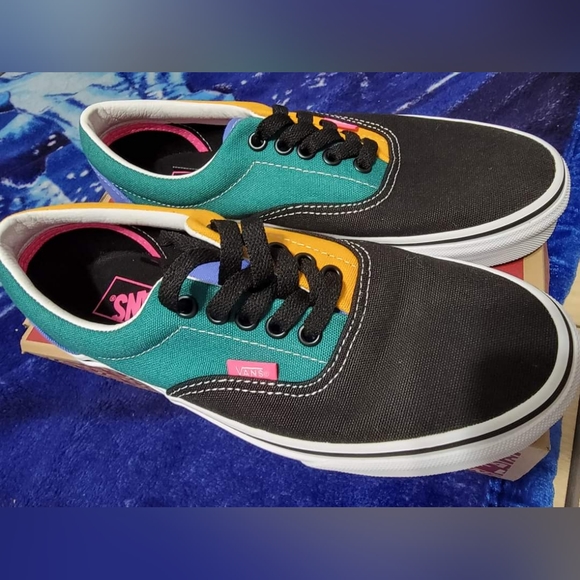 Vans - Picture 3 of 3